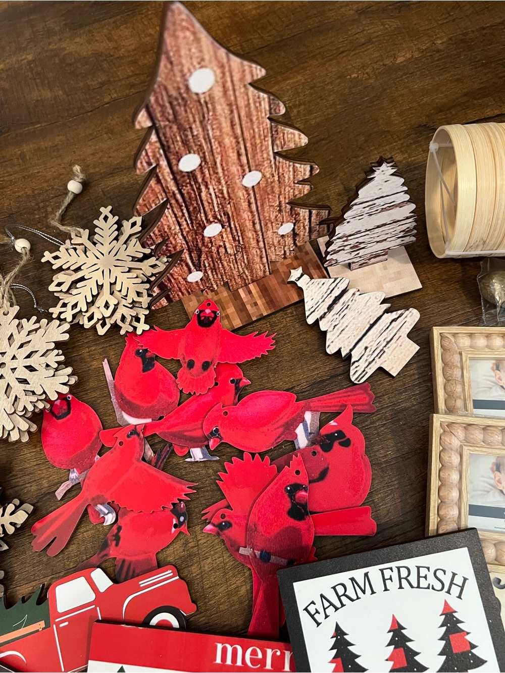 Assorted Wooden DIY Decorative Craft Pieces - Natural & Painted - Picture 4 of 7